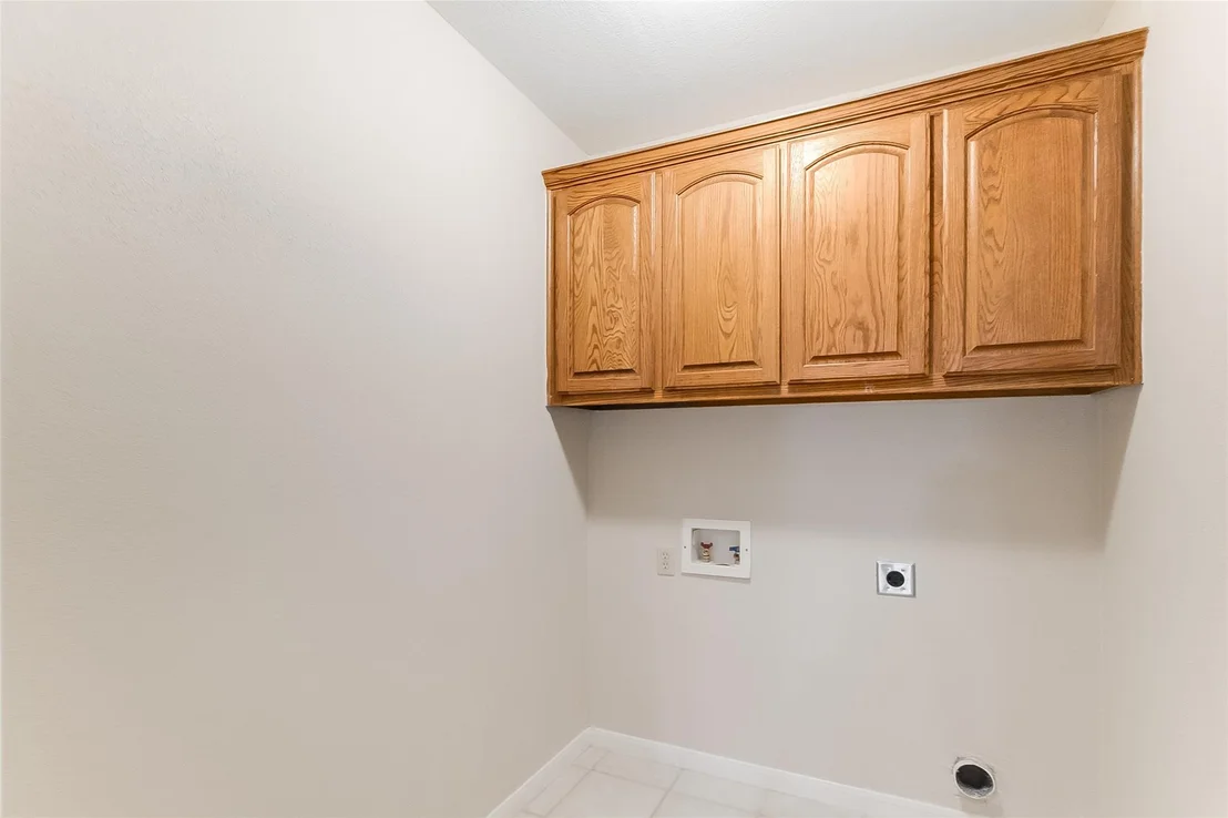 Photo of 220 Fox XING