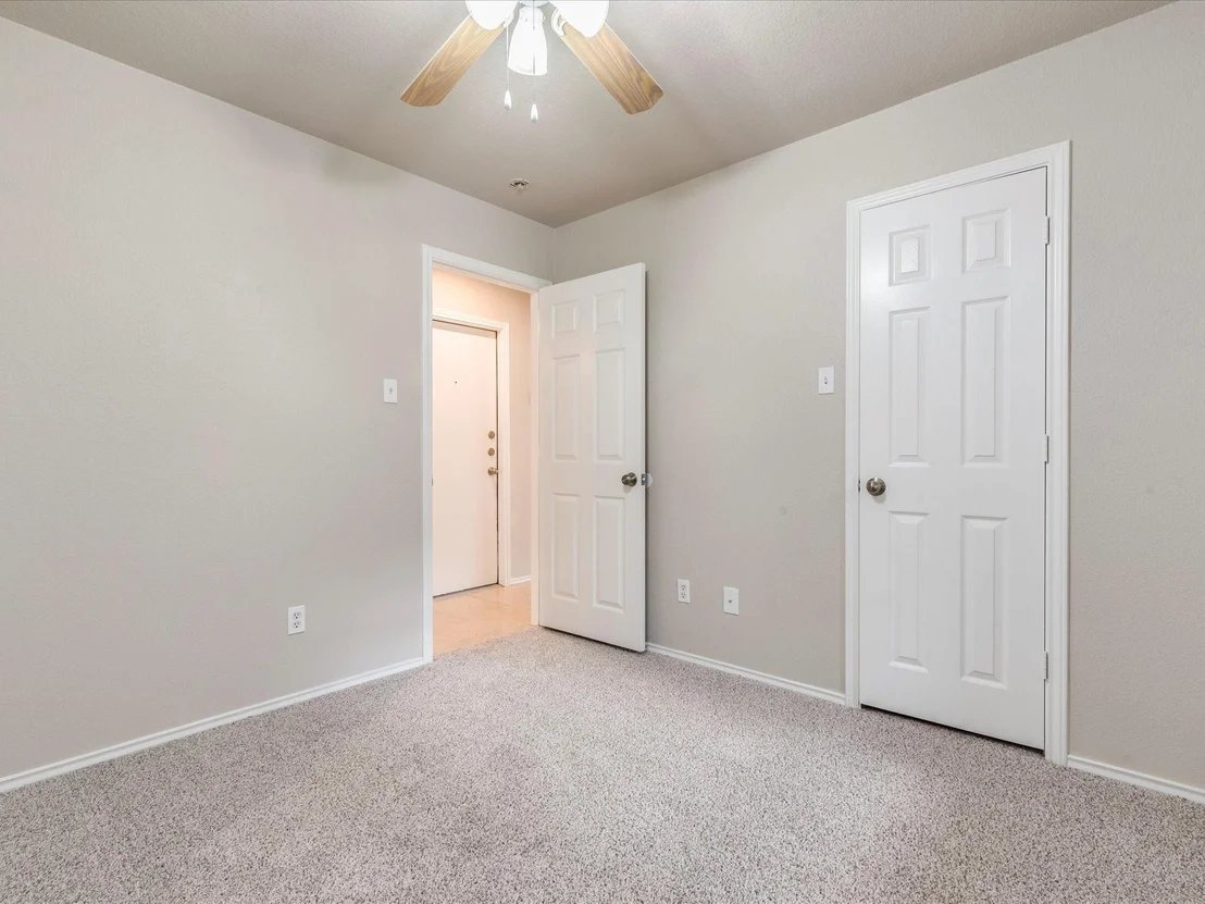 Photo of 1233 Tudor House RD
