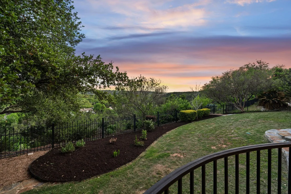 Photo of 2717 Bartons Bluff LN