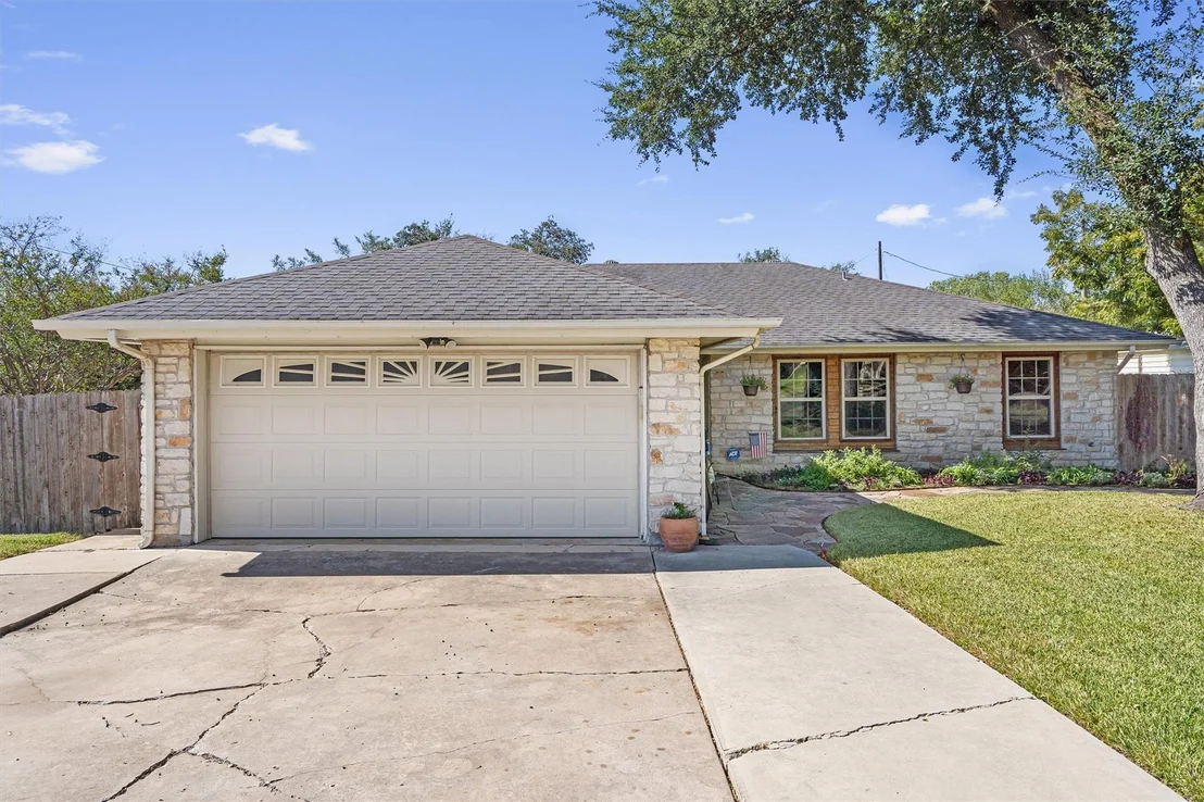 Photo of 2201 Carolyn DR