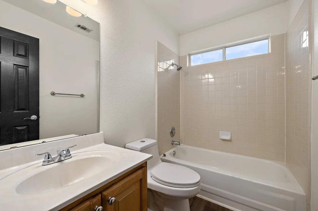 Photo of 1804 Warwick CV
