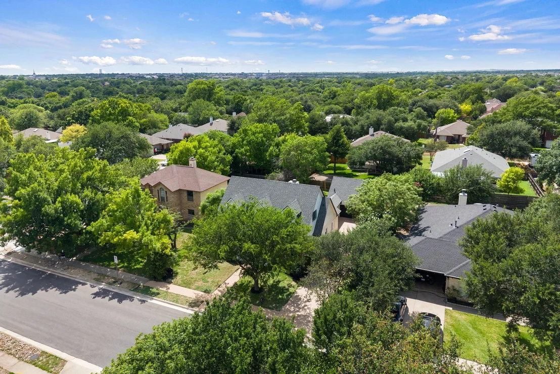 Photo of 1102 Twin Creek DR
