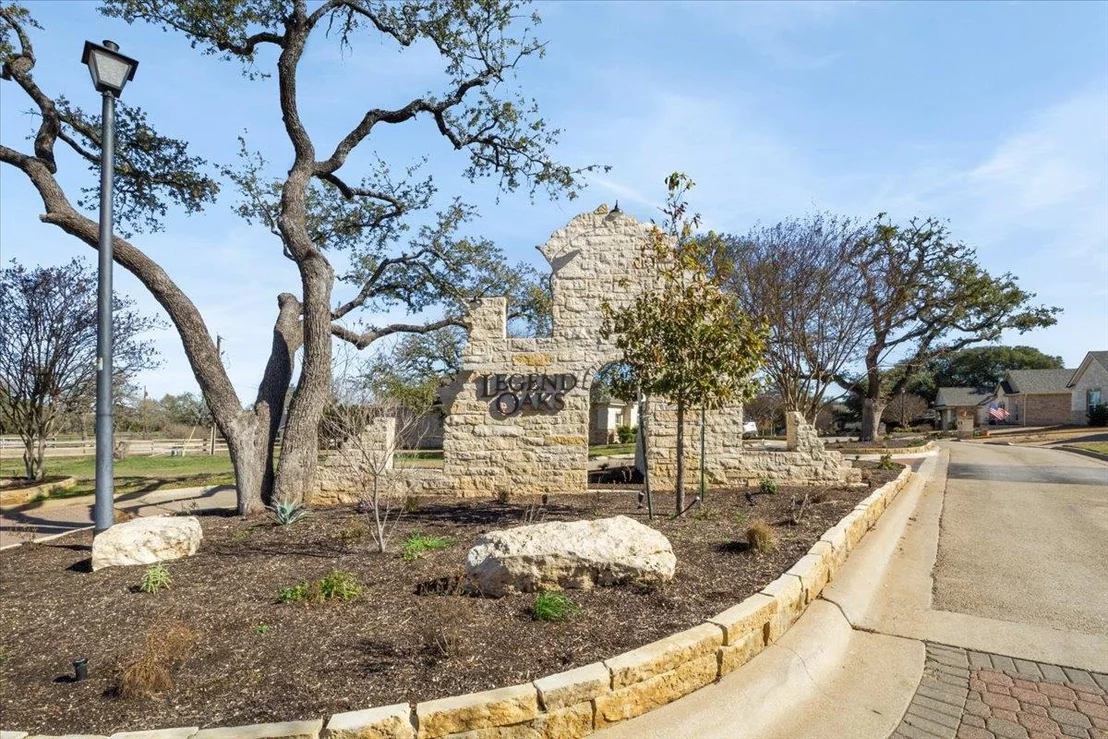 Photo of 3008 Legend Oaks BLVD