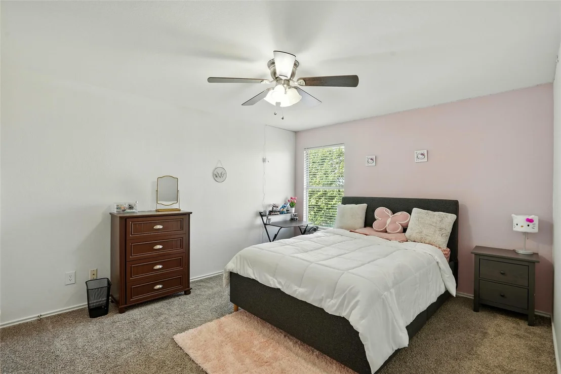 Photo of 221 Herrera TRL