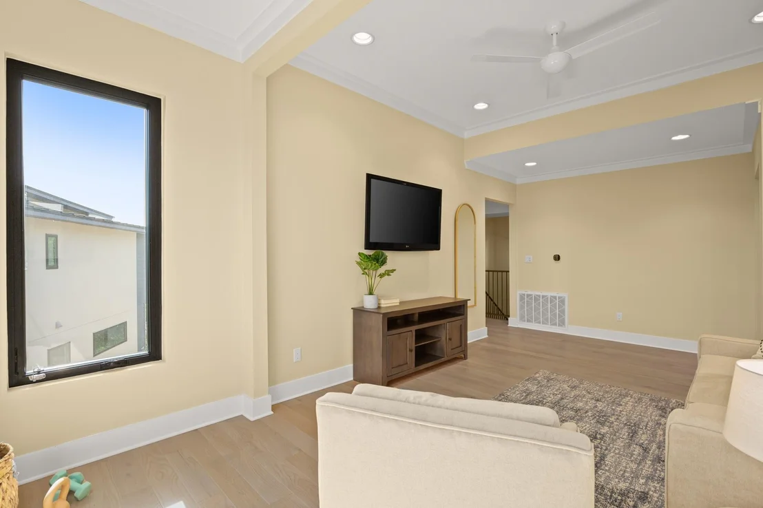Photo of 1405 Parkinson DR