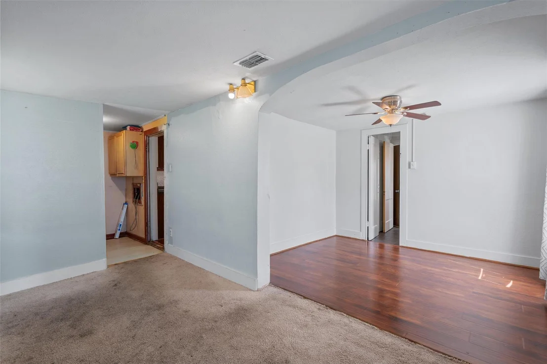 Photo of 401 Eberhart LN