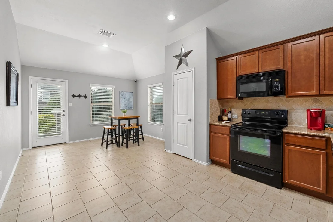 Photo of 160 Vermilion Marble TRL
