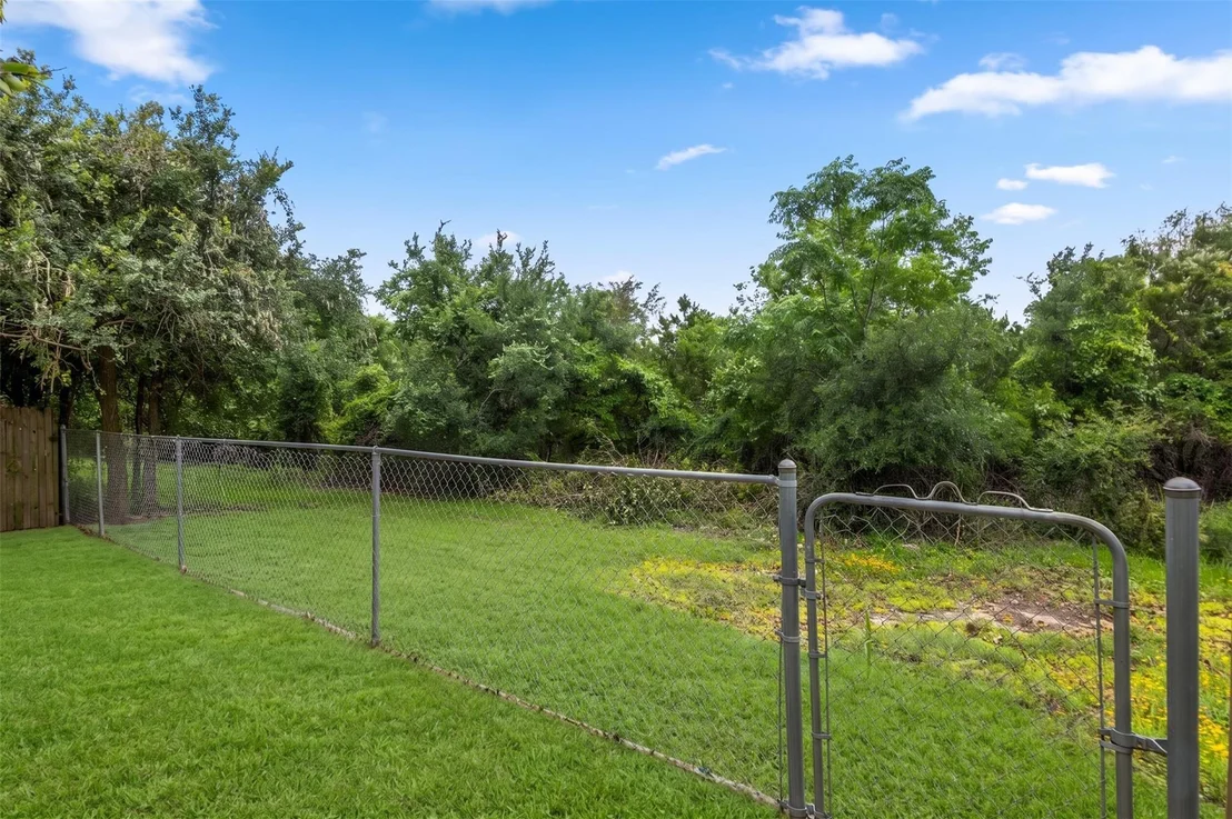 Photo of 16900 Village Oak LOOP