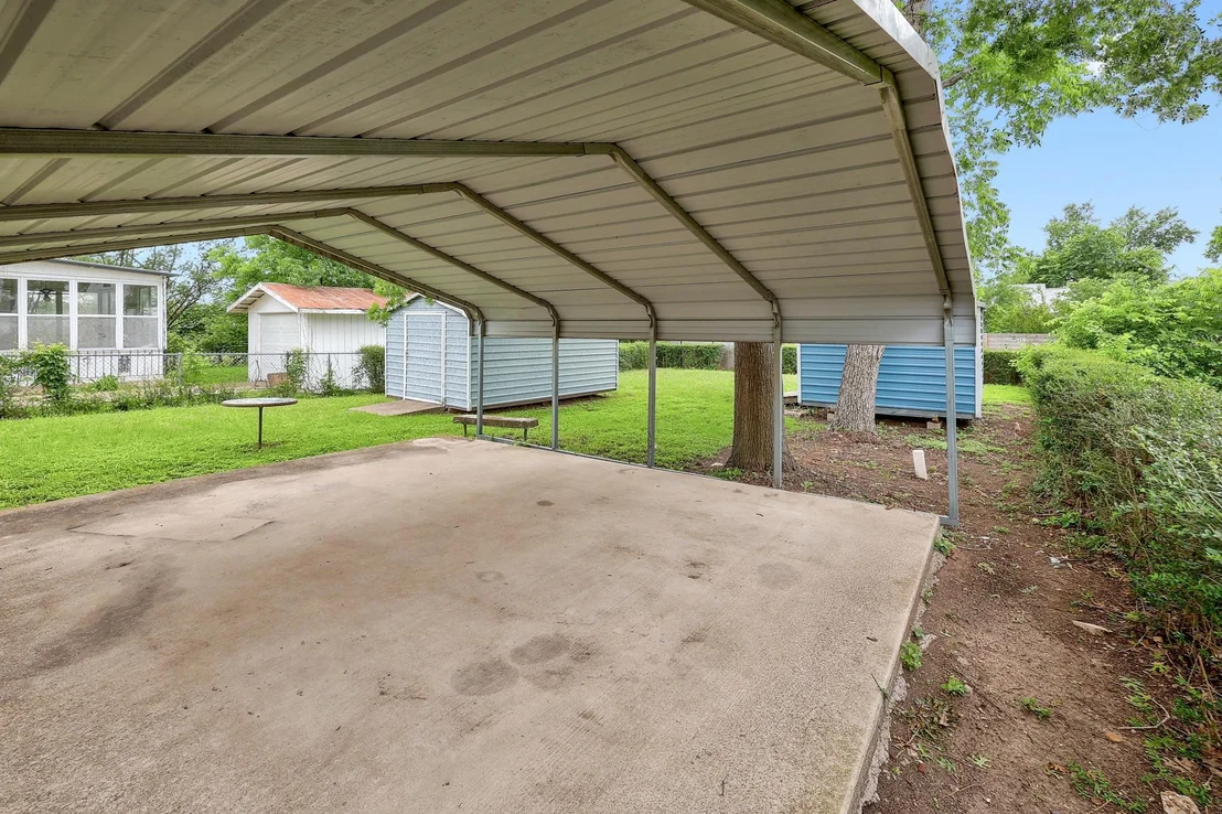 Photo of 4701 Leslie Ave