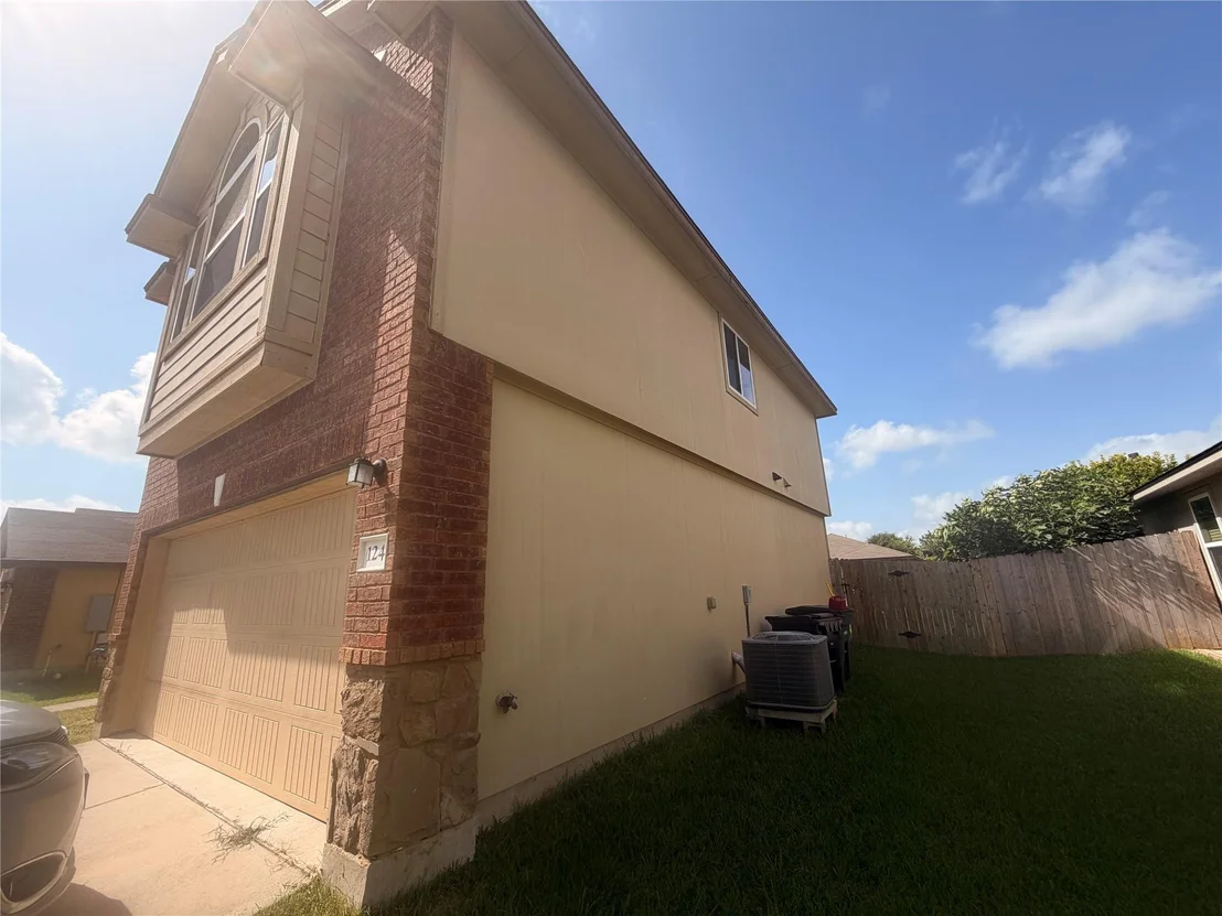 Photo of 124 Langtry LN