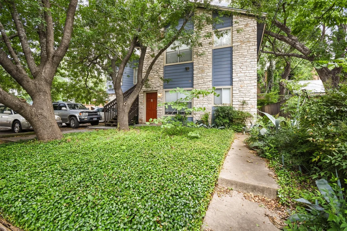 Photo of Unit 2 at 3004 Speedway Ave