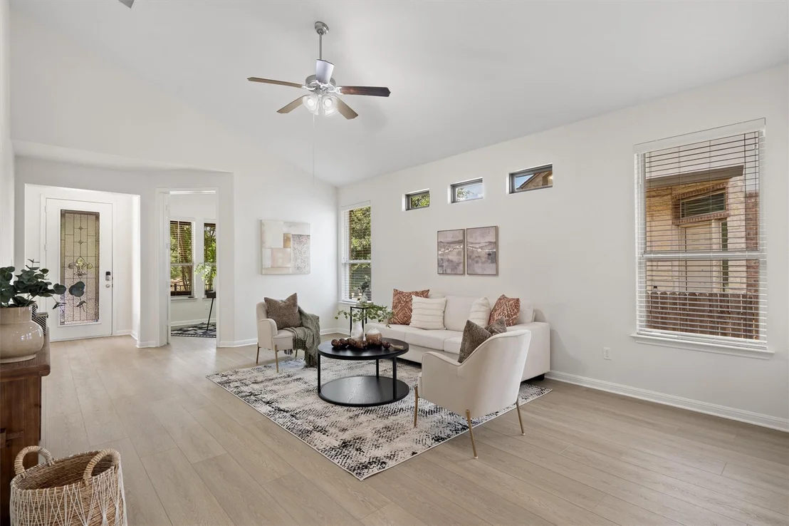Photo of 1128 Clearwing CIR