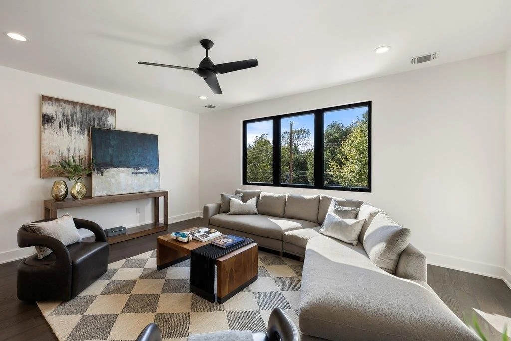 Photo of 6003 Grover Ave