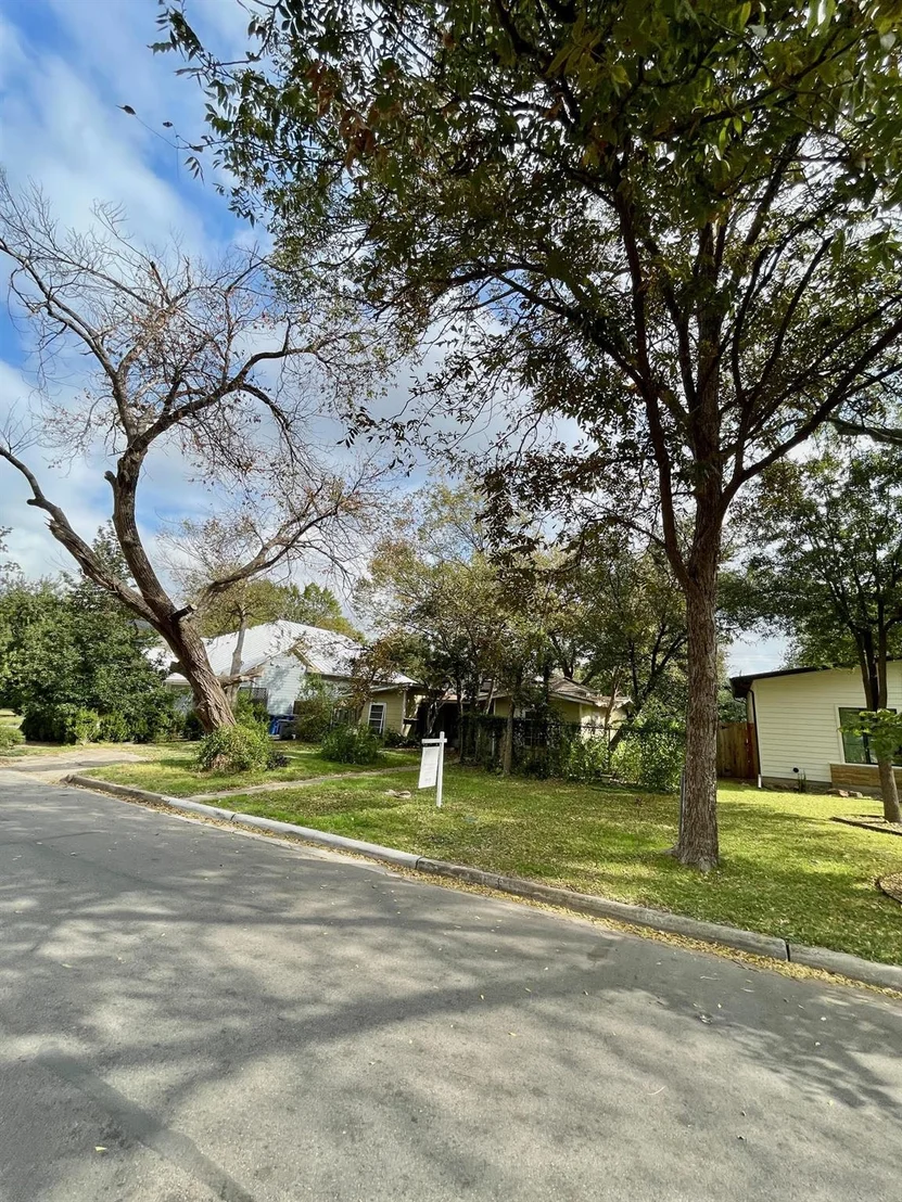 Photo of 4901 W Park DR