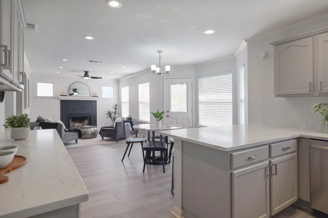 Photo of 412 Colonial Park BLVD
