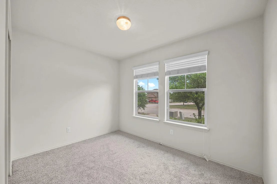 Photo of 621 Amber LN
