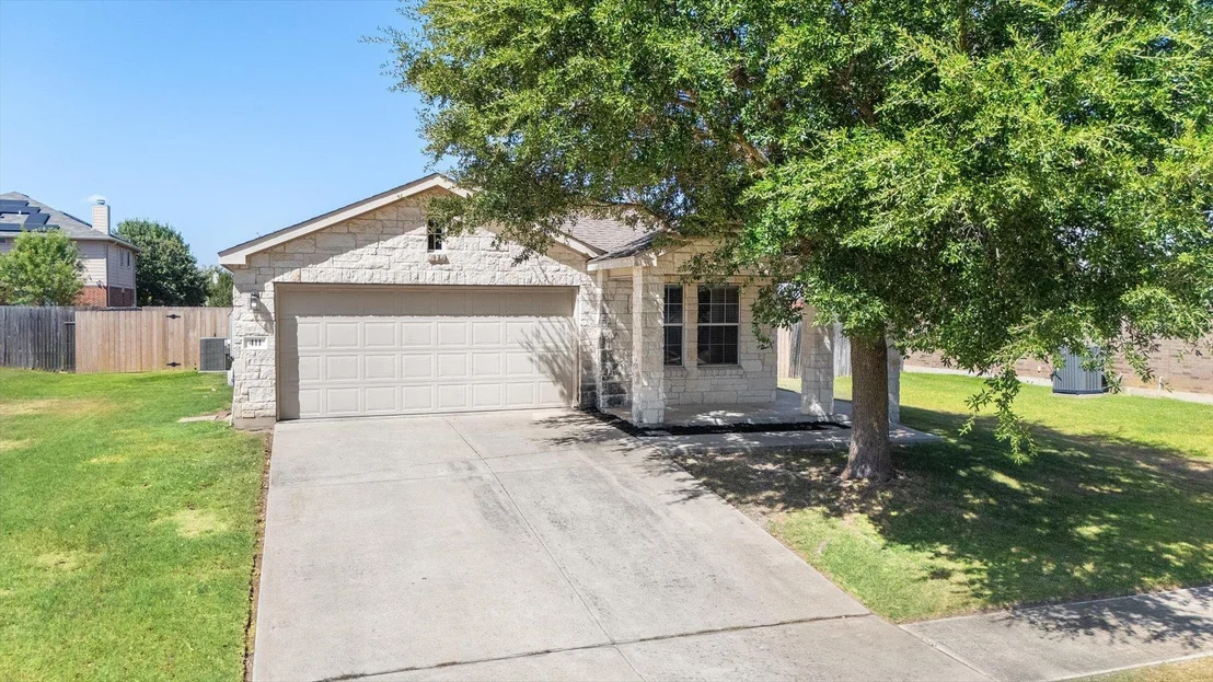 Photo of 411 Leo LN