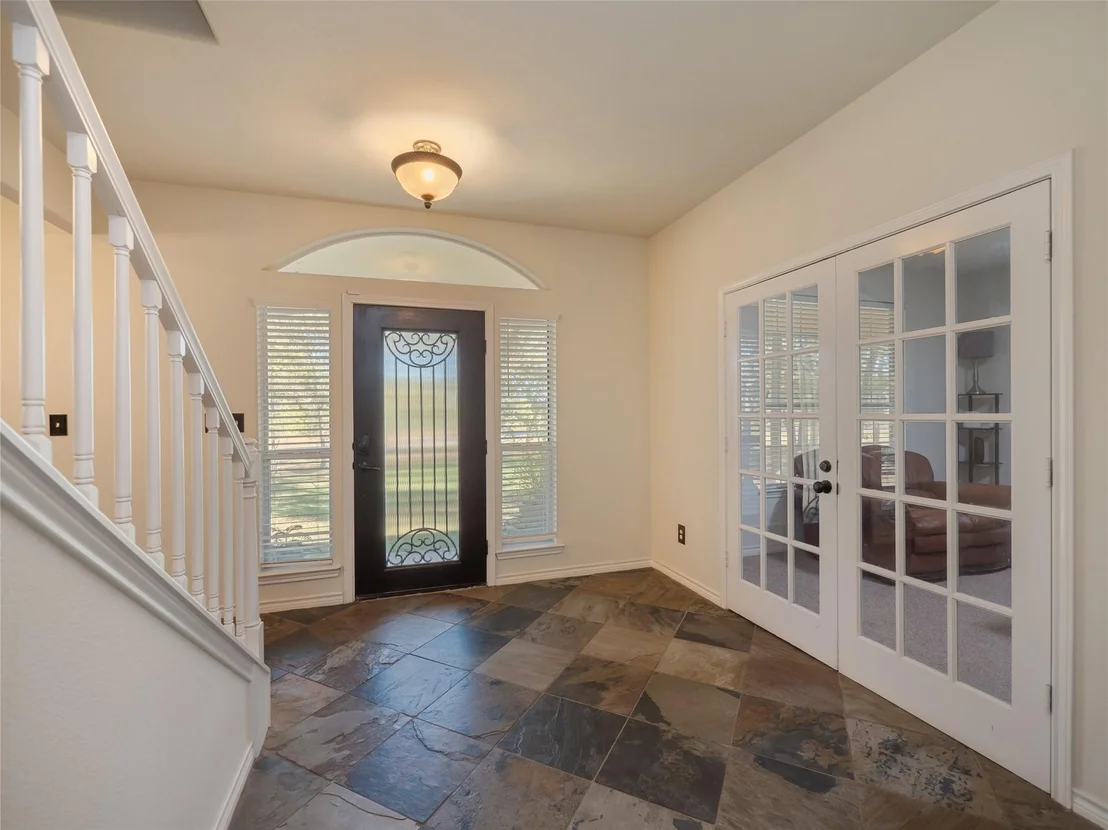 Photo of 533 Arbors CIR