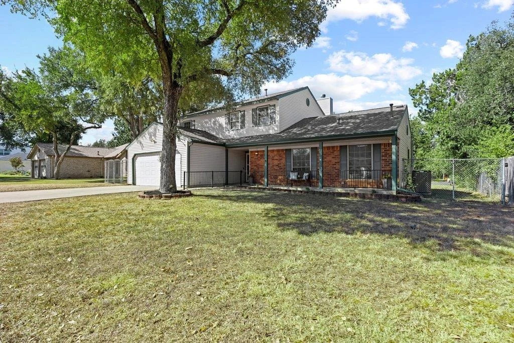 Photo of 1702 Oakridge DR