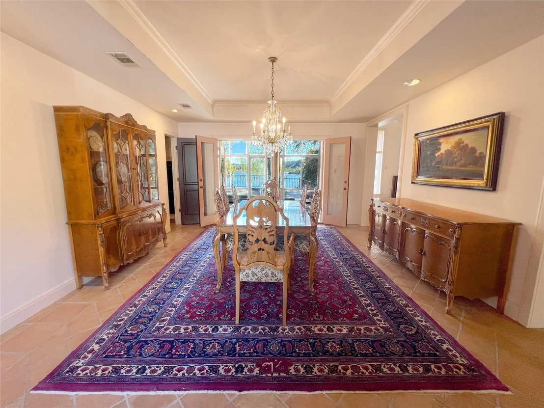 Photo of 1700 Lakeshore DR