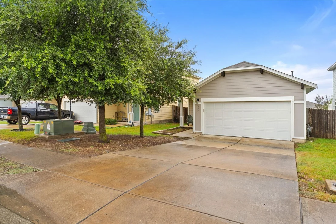 Photo of 557 Twisted Oaks LN