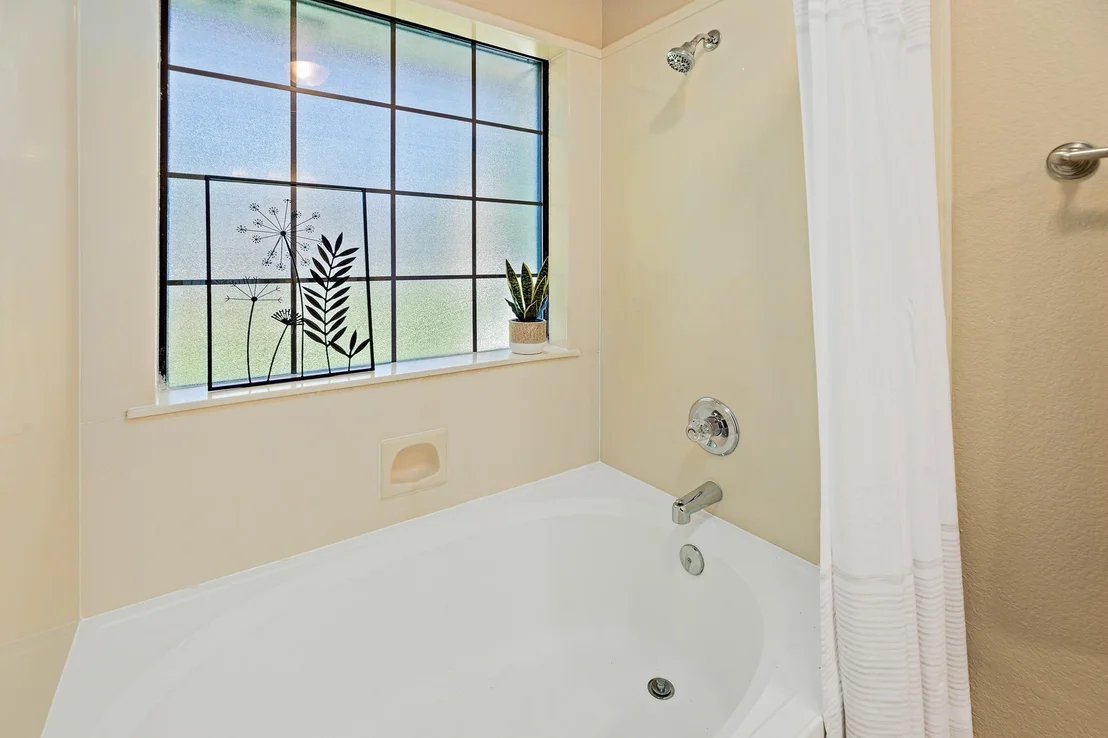 Photo of 111 Stephen LN