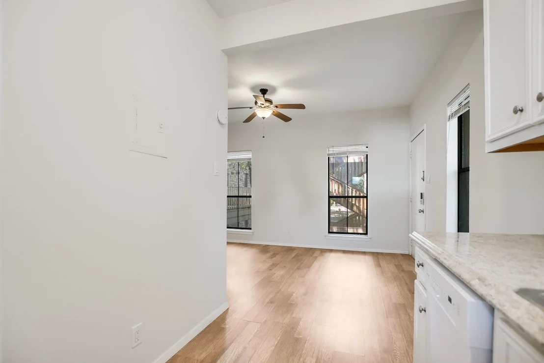 Photo of Unit 207 at 4401 Speedway