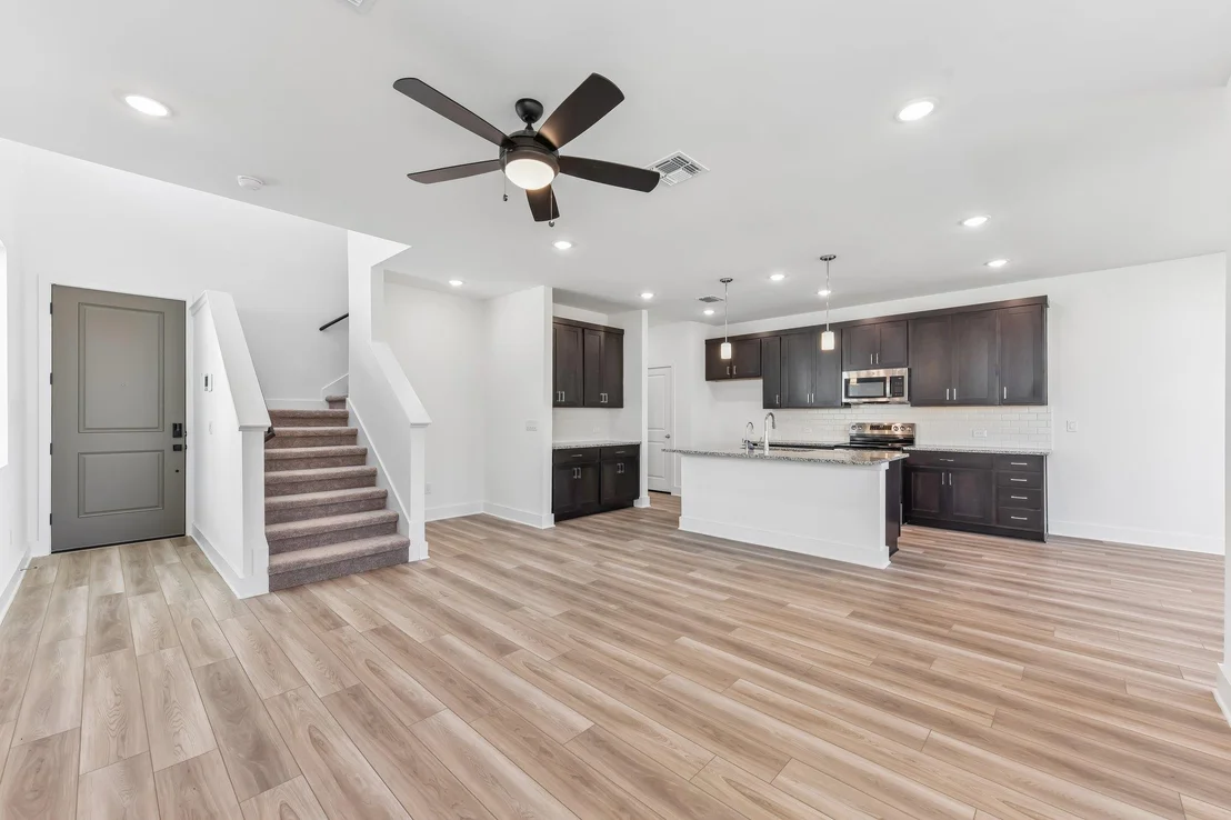 Photo of 117 Maverick Ave