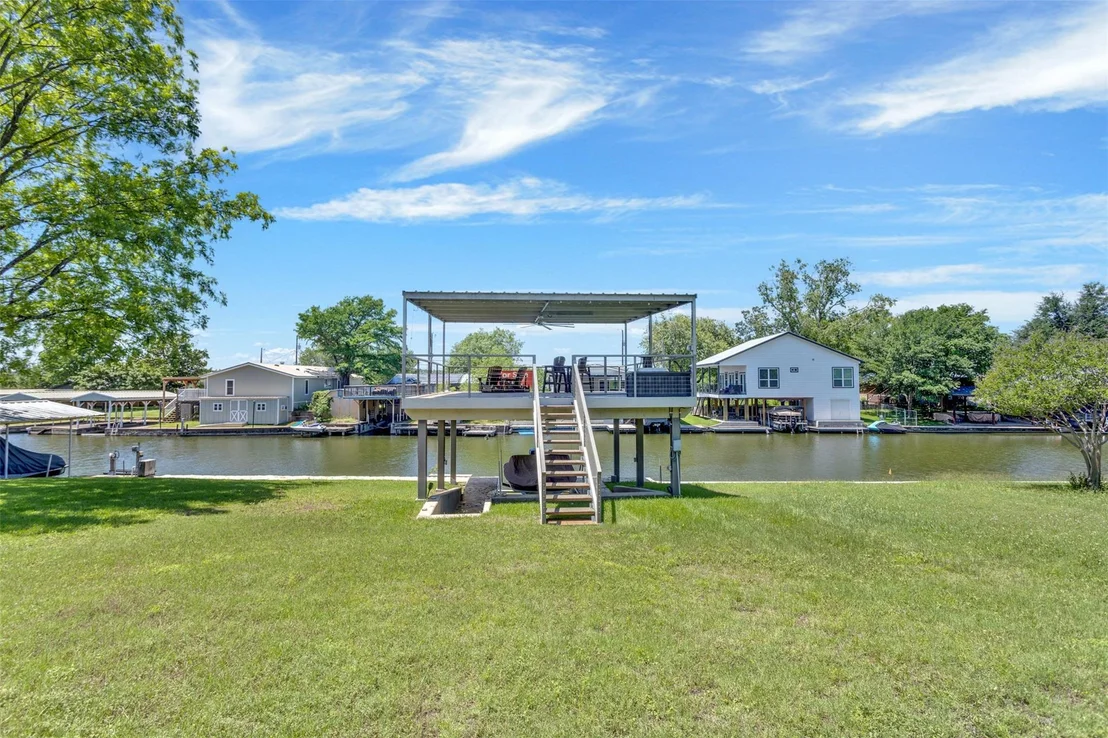 Photo of 702 Liveoak RD