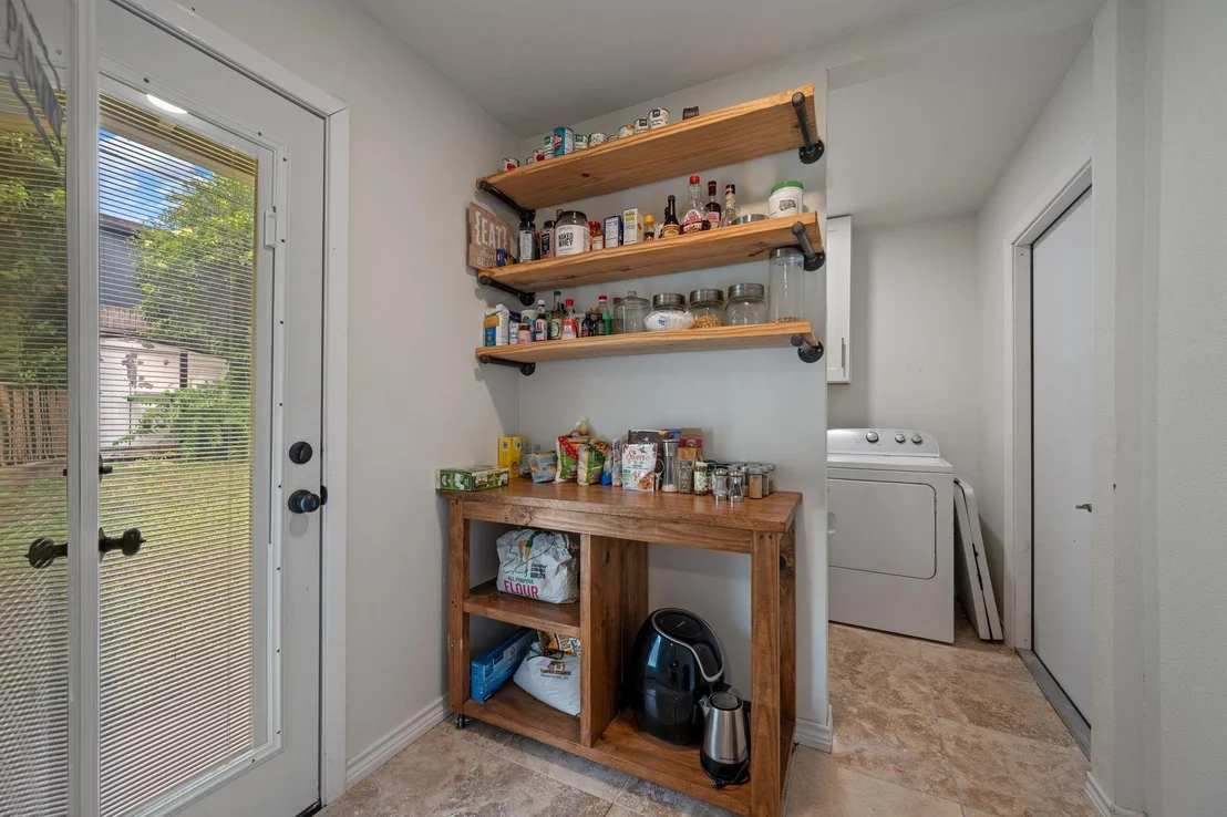 Photo of 1913 Edgeware DR