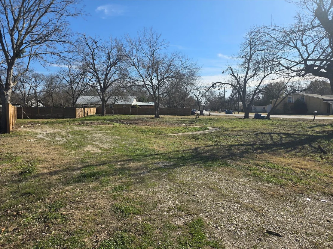 Photo of 305 Lexington RD
