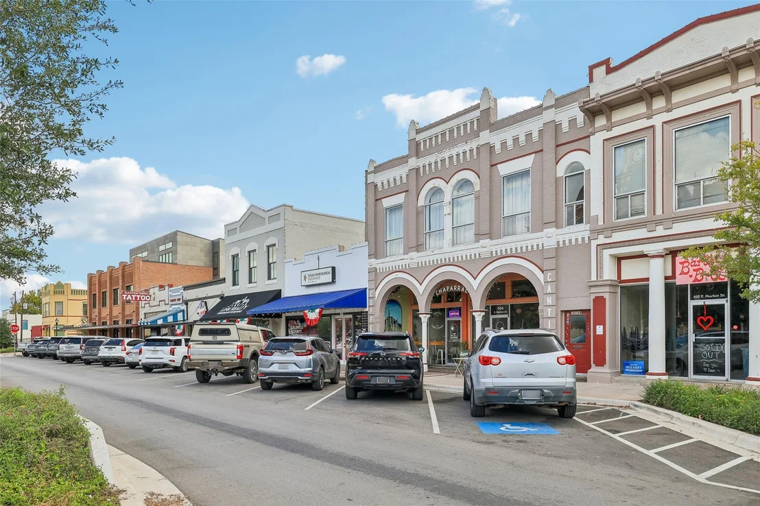 Photo of 372 Old Lockhart RD