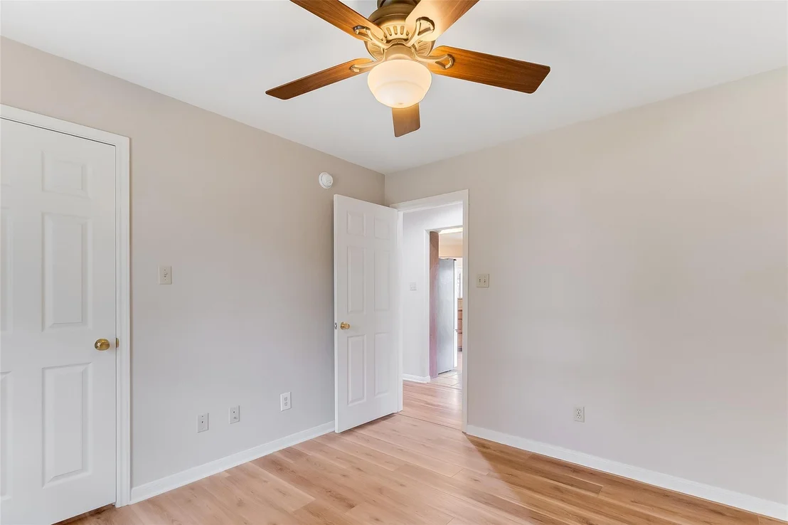 Photo of 220 Fox XING