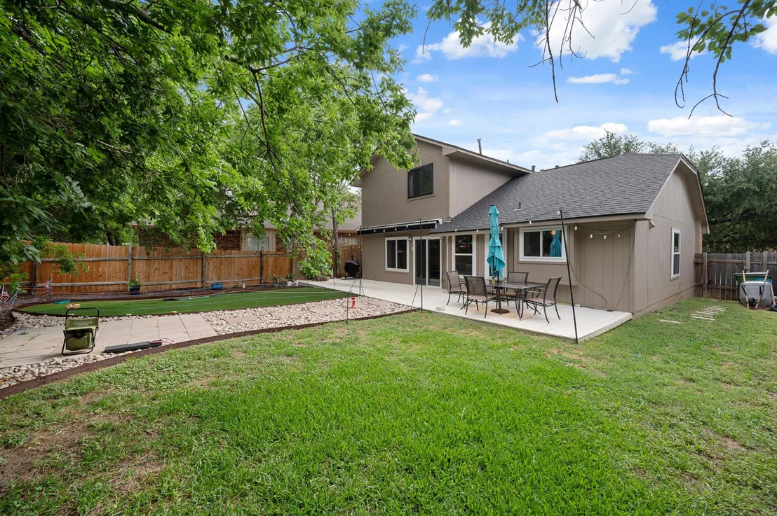 Photo of 1608 White Oak LOOP