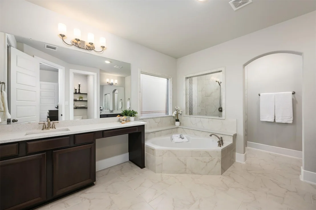 Photo of 2116 Ambling TRL