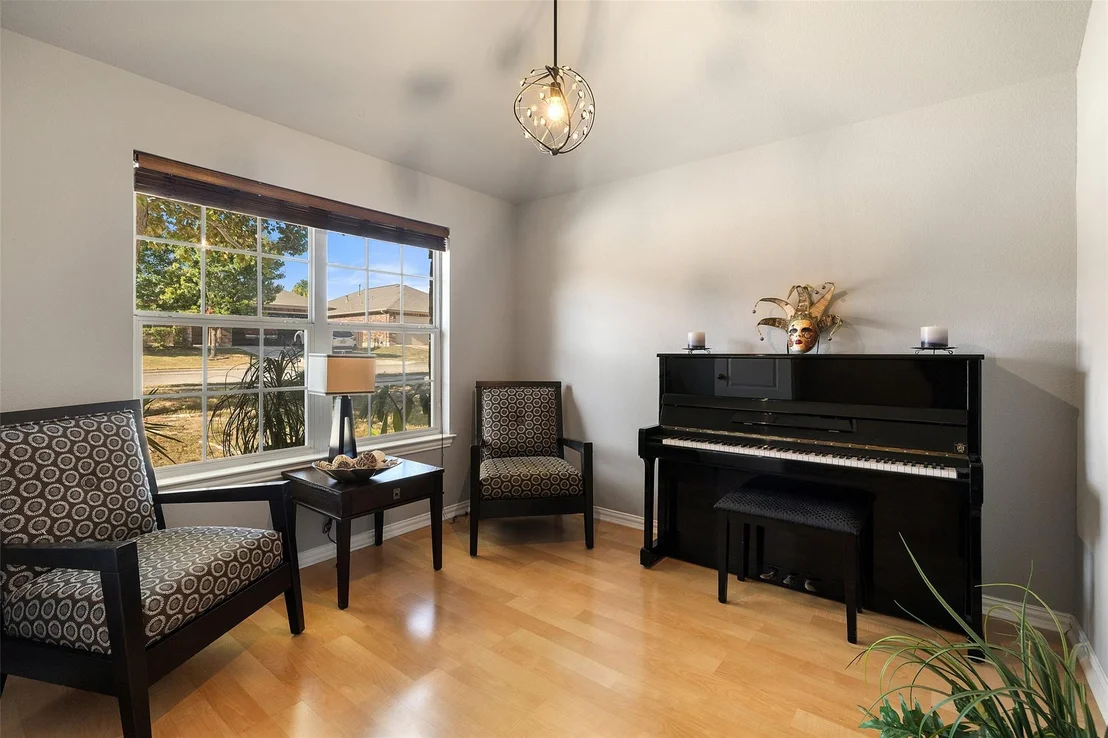 Photo of 339 Strawberry Blonde DR