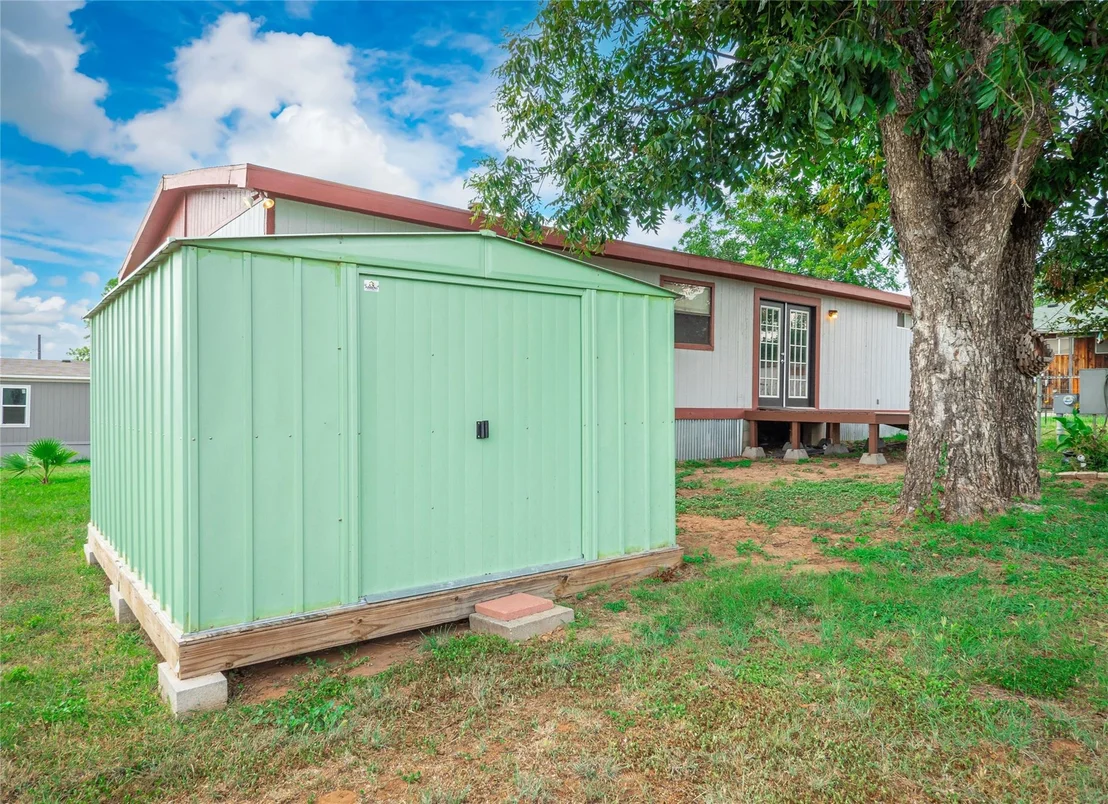 Photo of 1126 Apache DR