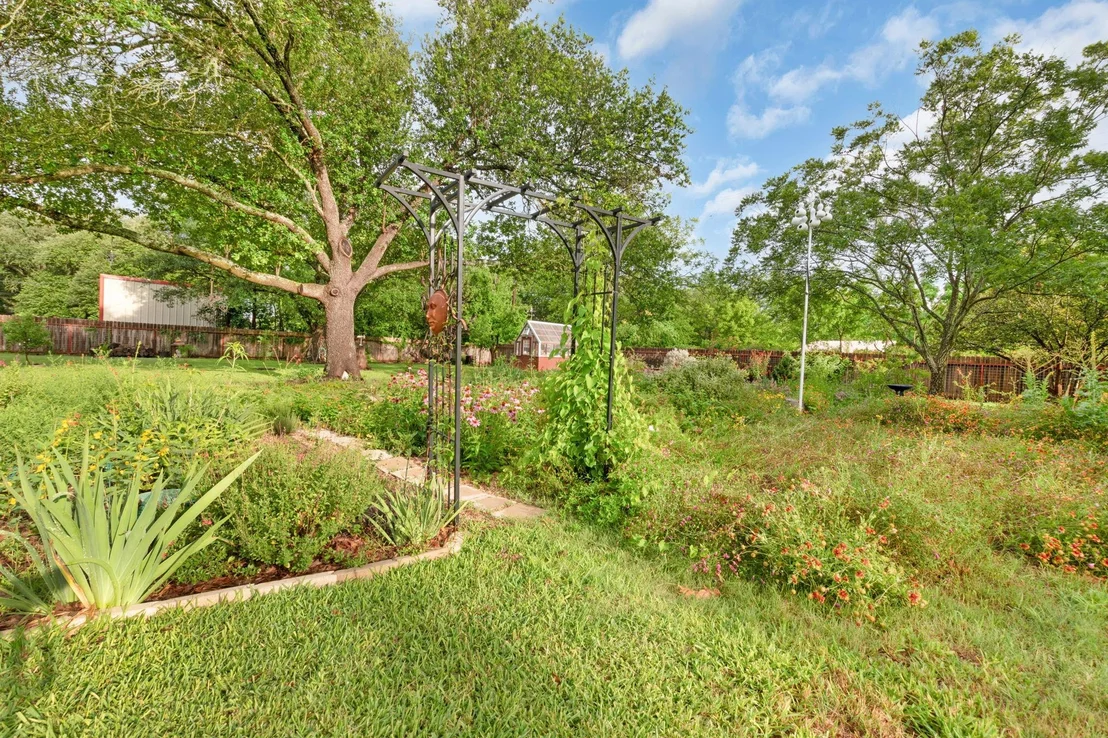 Photo of 310 Cardinal LN