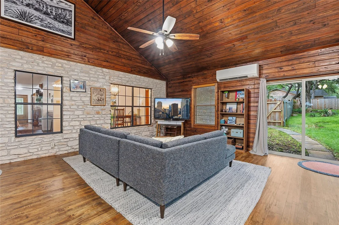 Photo of 203 Leisurewoods DR