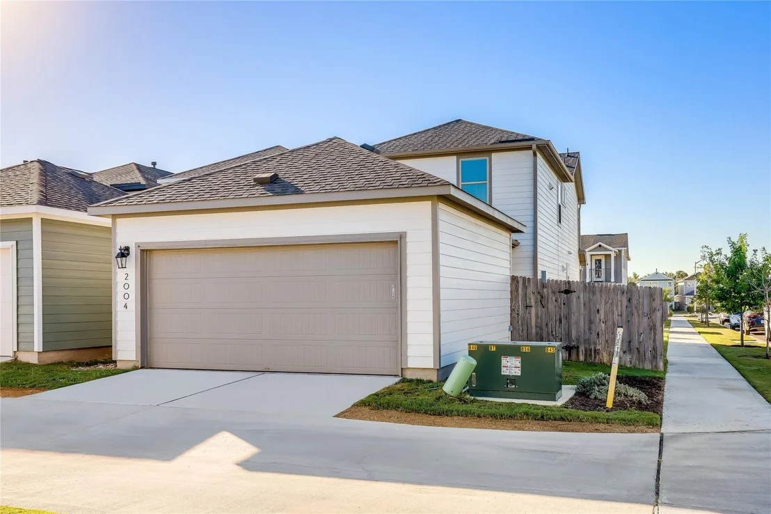 Photo of 2004 Arendale DR