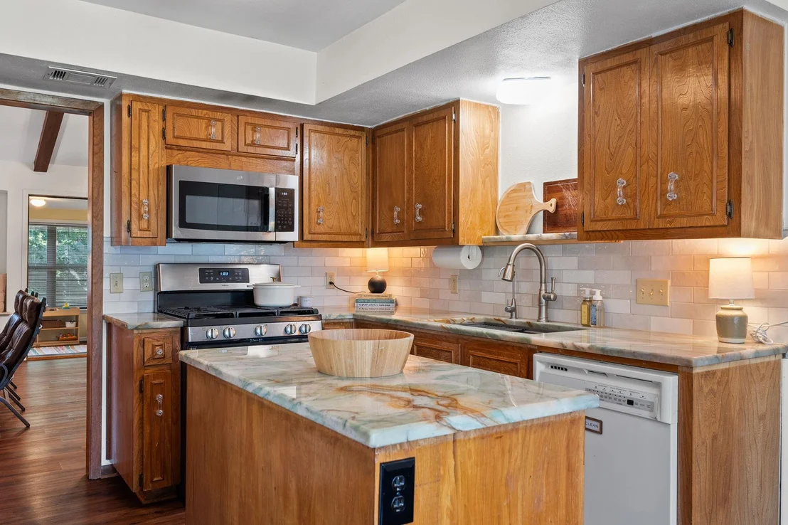 Photo of 301 Tallwood DR