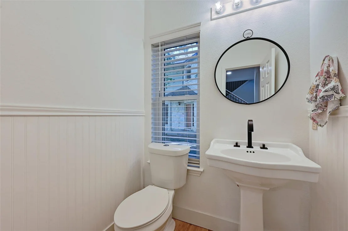 Photo of 329 Cullen BLVD
