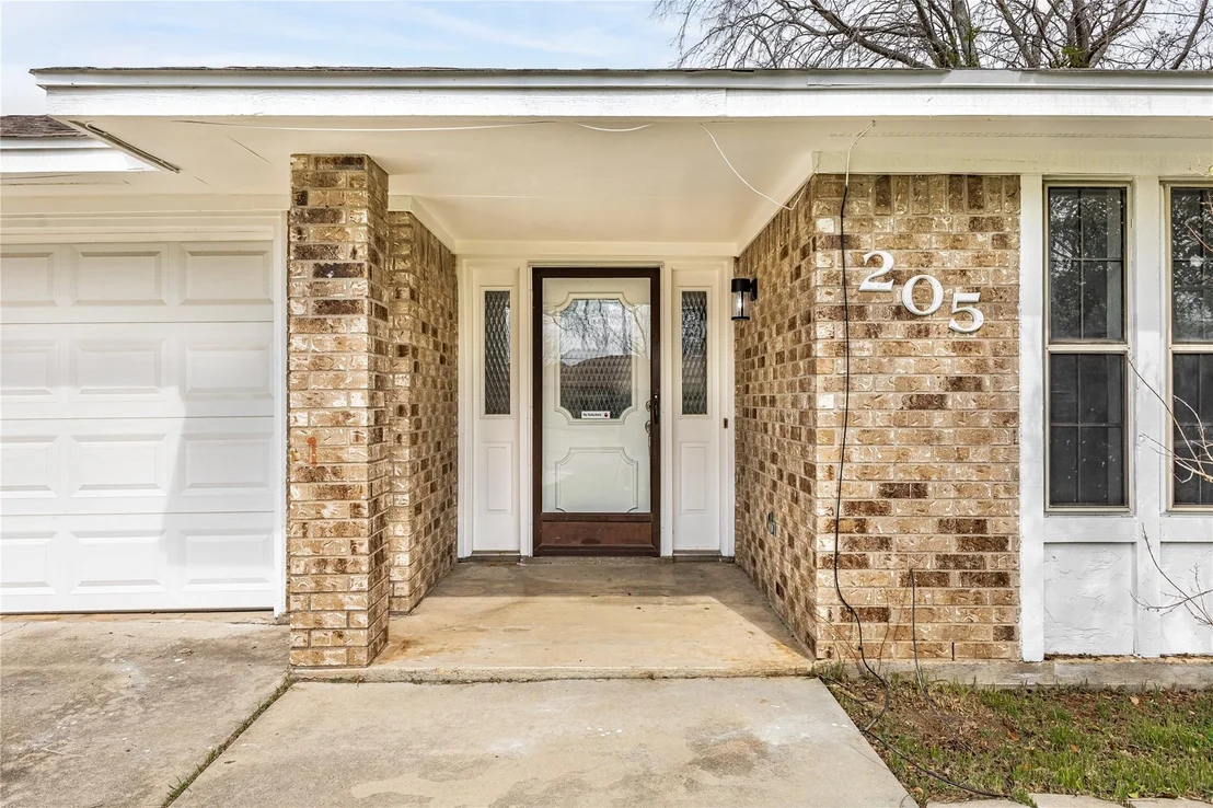 Photo of 205 Redwood Dr CIR