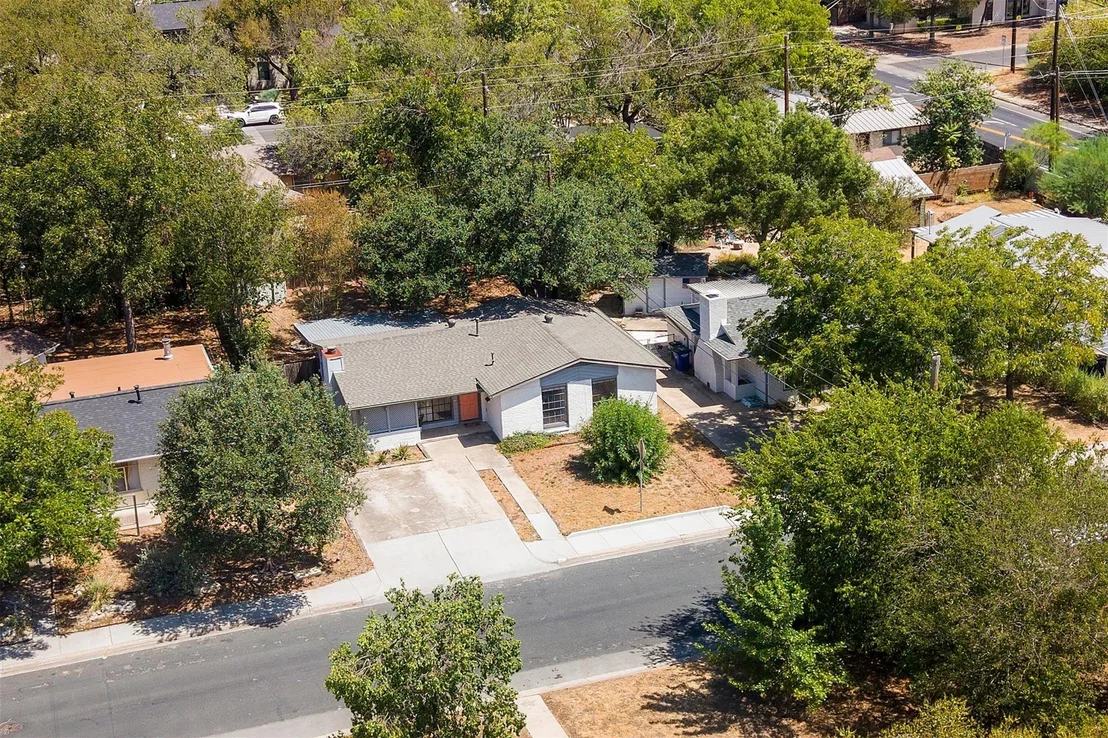 Photo of 1612 Broadmoor DR