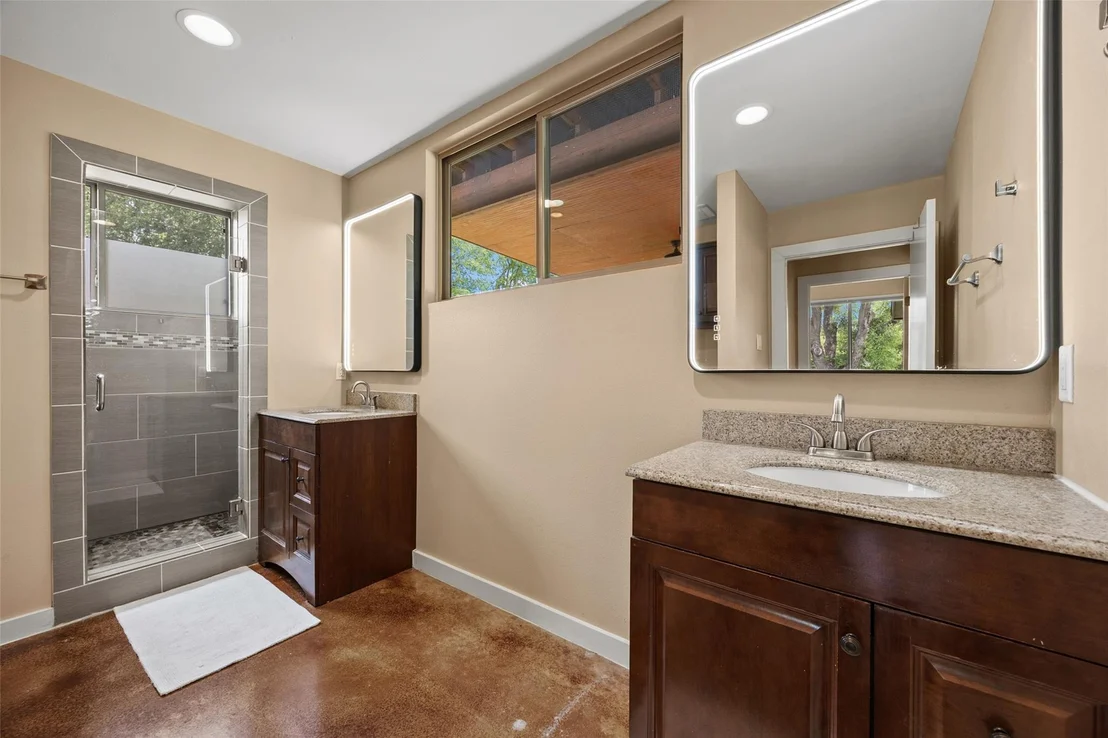 Photo of 5106 Spruce CV