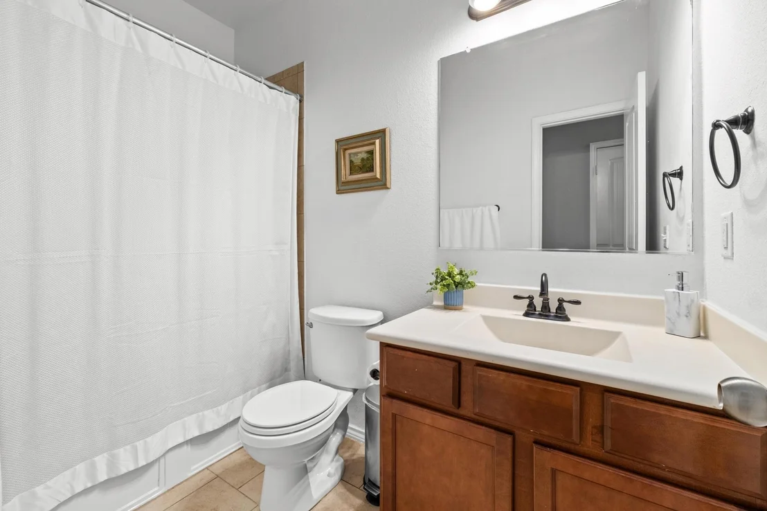 Photo of 160 Vermilion Marble TRL