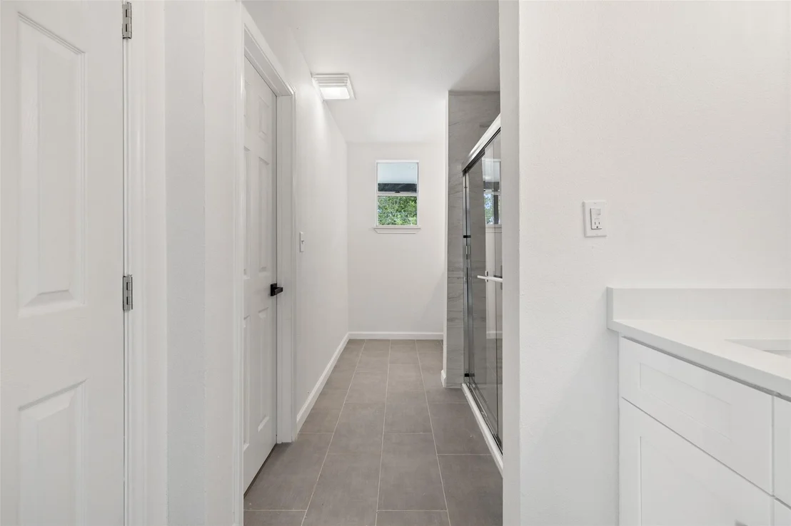 Photo of 707 W 7th ST