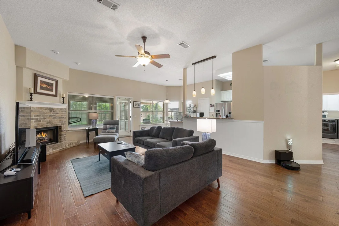 Photo of 102 Stacey LN