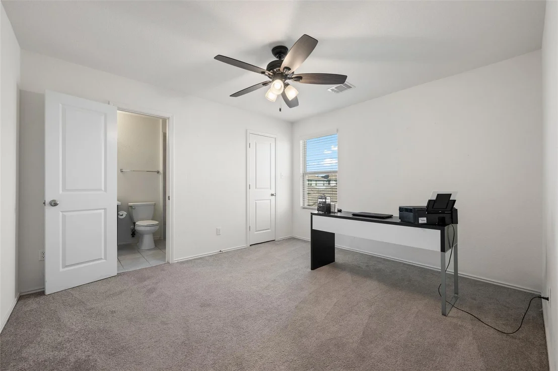 Photo of Unit 12F at 524 Circle WAY
