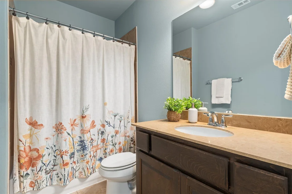 Photo of 2732 Florin CV